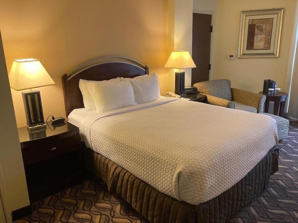 Radisson Hotel Austin - University Екстер'єр фото